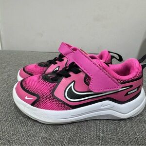 Nike Kids Pink Running Shoes cosmic